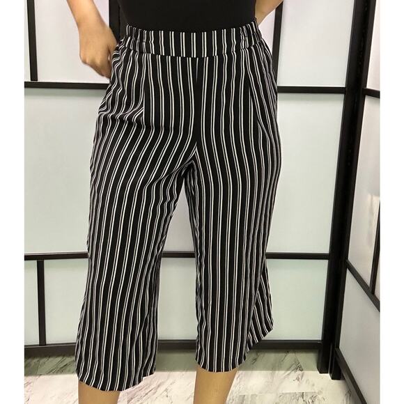 Black pants white stripe 3/4 length stretch waist size 14/16 - Picture 2 of 2